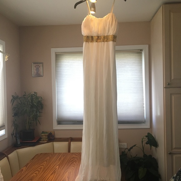 Goddess White Maxi Strapless Dress | Gold Belt | Color: Gold/White | Size: 4 | Pm-65688071'S Closet Goddess White Maxi Strapless Dress | Gold Belt | Color: Gold/White | Size: 4 | Pm-65688071'S Closet